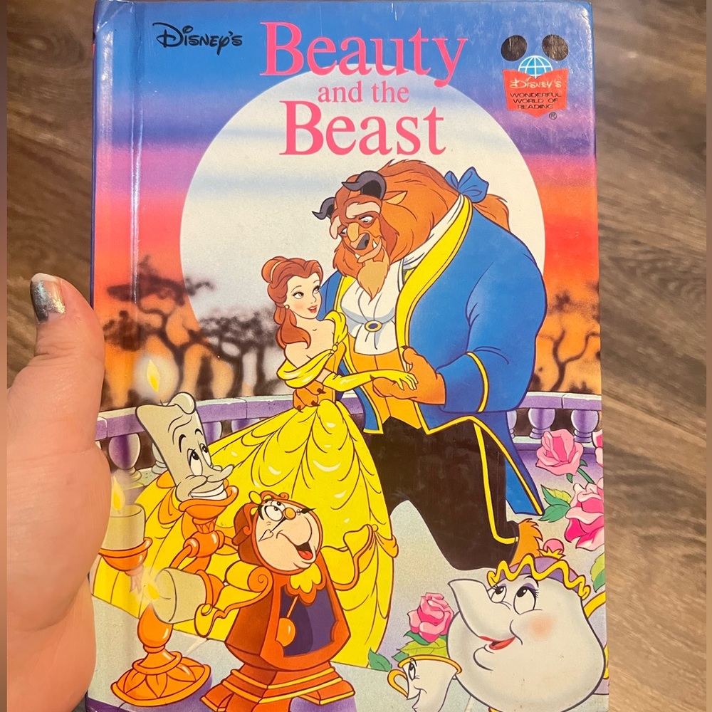 🏰 Disney’s Beauty and the Beast Hardcover Book